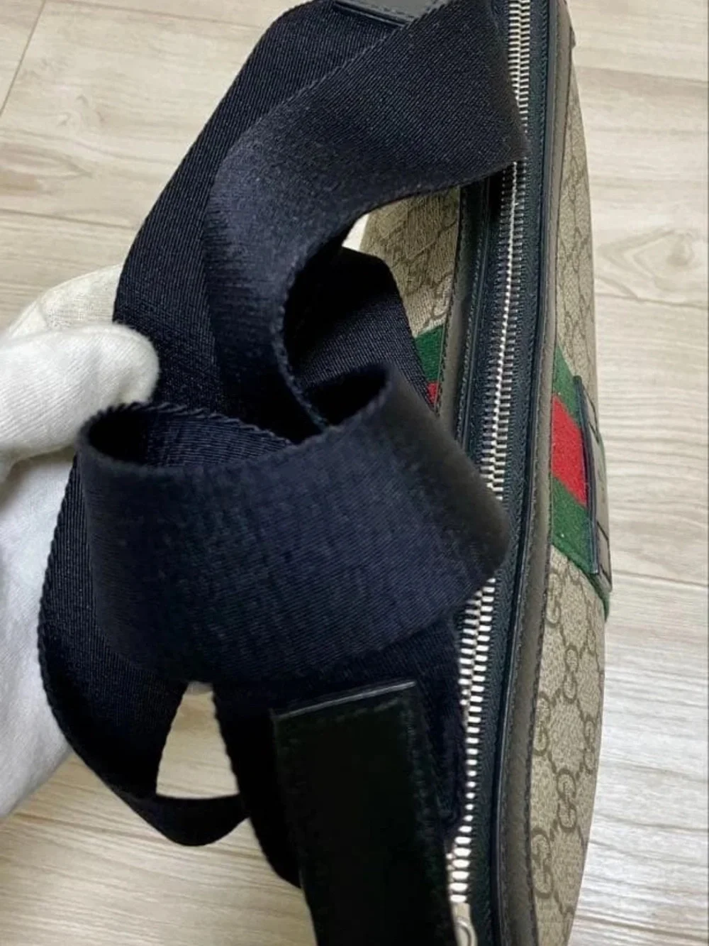 Gucci messenger bag